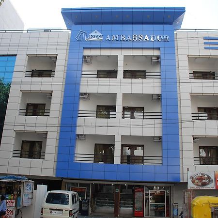 The Ambassador Hotel Vadodara Buitenkant foto