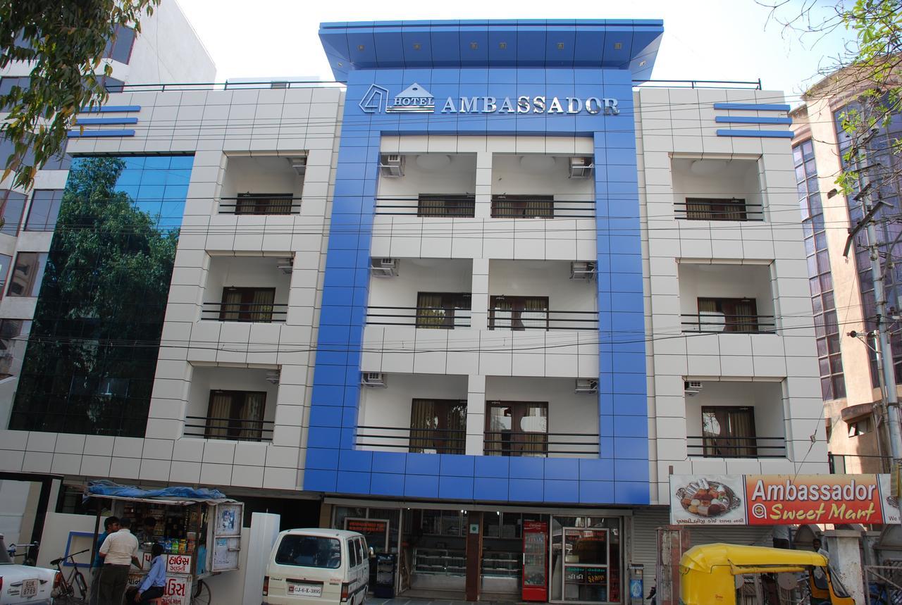 The Ambassador Hotel Vadodara Buitenkant foto