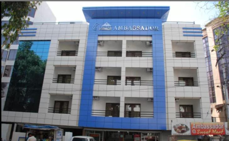 The Ambassador Hotel Vadodara Buitenkant foto